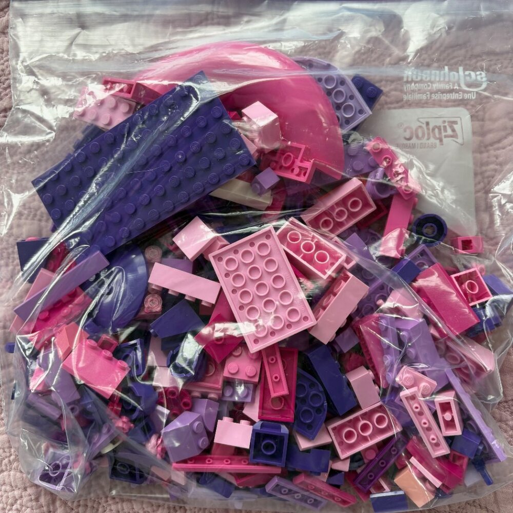 Bulk pink/purple LEGOS - Picture 3 of 3